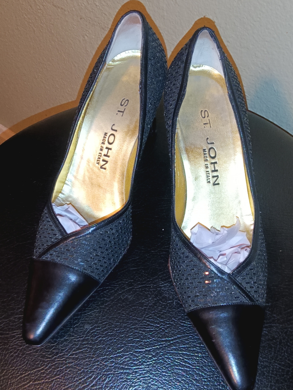 Beautiful St. John Black Pointed Toe Mesh & Leather Heels Size 8 !